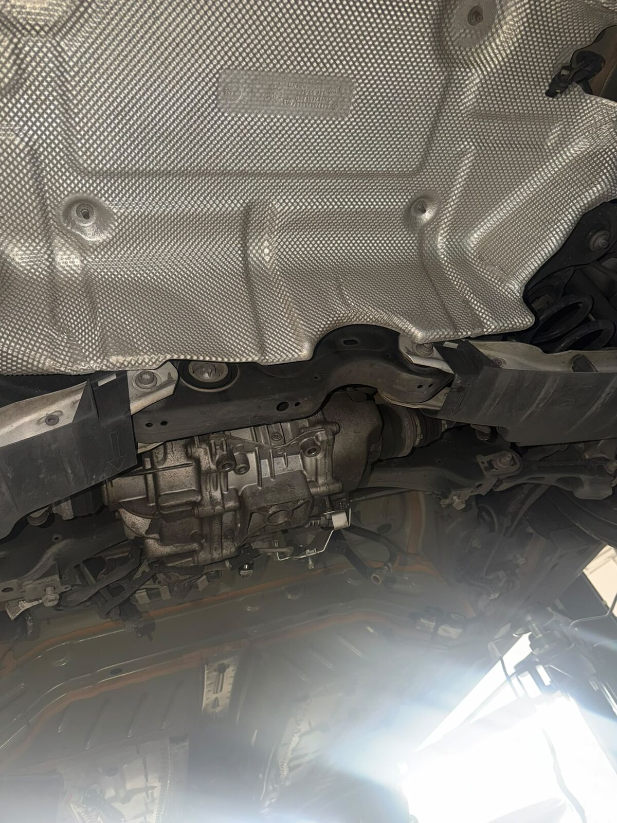 Achterdifferentieel van de 4MATIC+ met de aandrijfassen naar de achterwielen
